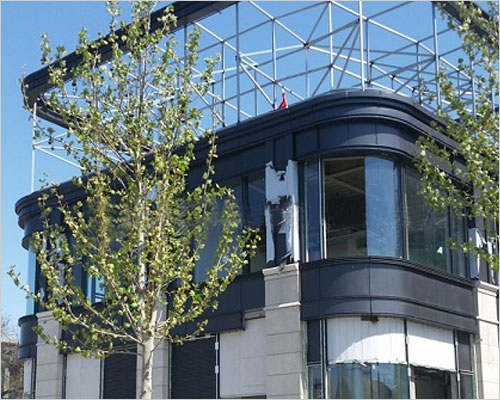 鋁板包邊 鋁板包邊具有輕質,高強,耐蝕,耐磨,剛度大等特點.其表面經陽*氧化著色表面處理,有鮮明的金屬光澤,耐光和耐氣候性能良好.