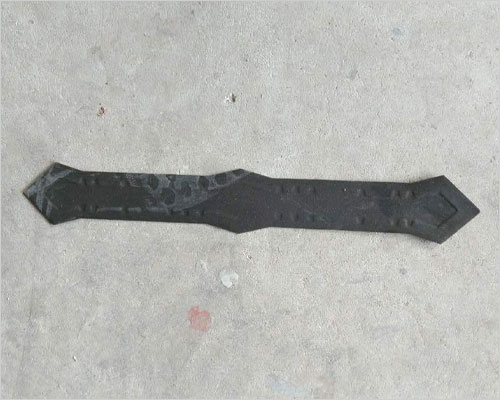 管卡 管卡水暖安裝中常用的一種管件,用于固定管道.用于地面的固定.